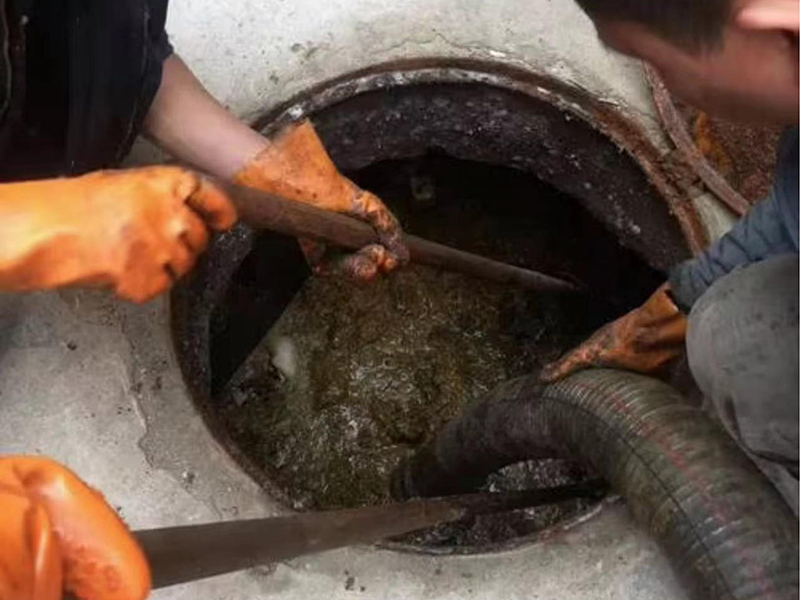 秀洲清理化粪池时如何避免沼气的危害？